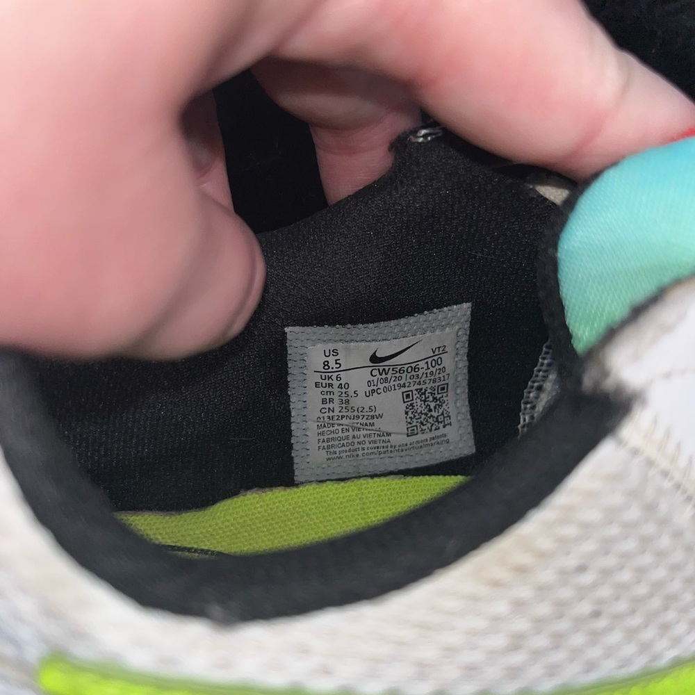 Nike Shoe with Neon Green Insole and Black Lining Women’s 8.5 - Picture 7 of 8